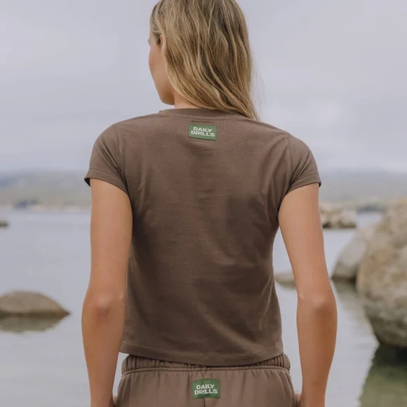 Daily Drills Everyday Tee- mocha - Picture 3 of 5